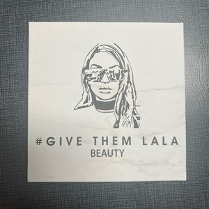 The Grown woman palette - # Give them Laila beauty